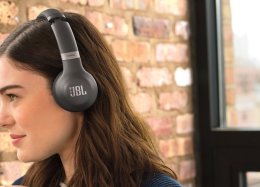 JBL traz ao Brasil os seus novos fones com suporte para o Google Assistente.