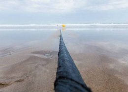 Microsoft e Facebook instalam cabo de rede submarino.