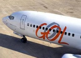 Gol recebe autorização para permitir celular durante voo em modo avião.