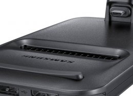 Pelo visto, a Samsung se superou na estranheza do design do DeX Pad.