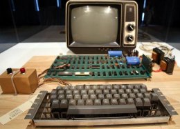 Mulher que doou Apple 1 para reciclagem receberá US$100 mil.
