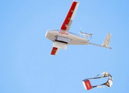 Marinha dos EUA testa drone para entrega de remédios.