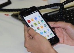 Celular se consolida como principal meio de acesso à internet no Brasil.