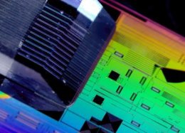 Outro nível: novo chip de memória de luz é 100 vezes mais rápido que um SSD.