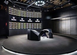 Através de projeção mapeada, Nike permite criação ao vivo de tênis personalizados