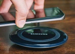 Patente da Samsung prevê carregador sem fio para 2 aparelhos ao mesmo tempo