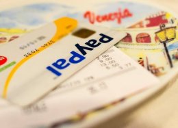 PayPal lança cartão pré-pago no Brasil para compras internacionais.