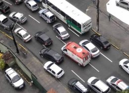 Sistema permitirá que ambulâncias interrompam a música de carros próximos.
