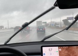 Tesla vai detectar condições climáticas para acionar o limpador de para-brisa.