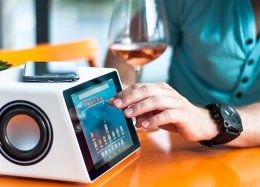 Caixa de som Aivia tem tela touchscreen, apps Android e comando de voz