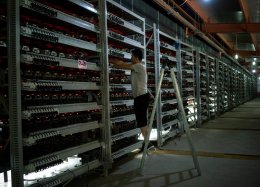 Saiba como é a vida em uma das maiores mineradoras de bitcoin do planeta