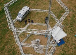 Com mais de 12 metros, maior impressora 3D do mundo vai construir casas inteiras.