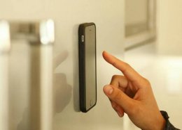 Case 'anti-gravidade' permite prender smartphones em qualquer superfície