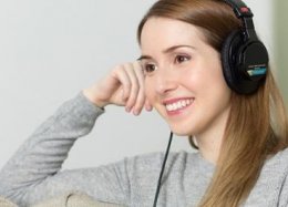 Fones de ouvido permitem controlar smartphone usando expressões faciais.