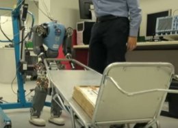 Cientistas desenvolvem robô que pode andar como humano e ajudar em resgates.