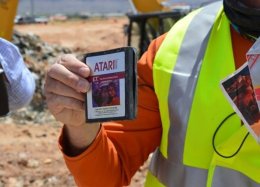 Jogos de Atari enterrados em deserto são vendidos por mais de US$ 100 mil.