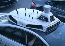 Uber começa a realizar corridas com veículos sem motoristas.