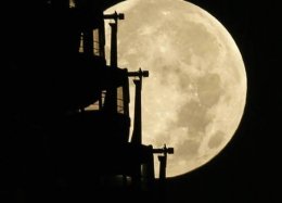 Fenômeno da superlua acontece na noite deste sábado.