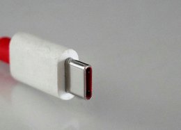 Google quer padronizar carregamento rápido em celulares Android via USB-C.