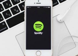 Spotify muda termos e pode compartilhar dados bancários de seus usuários.