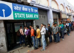 Índia cria app que permite contratar alguém para ficar na fila do banco